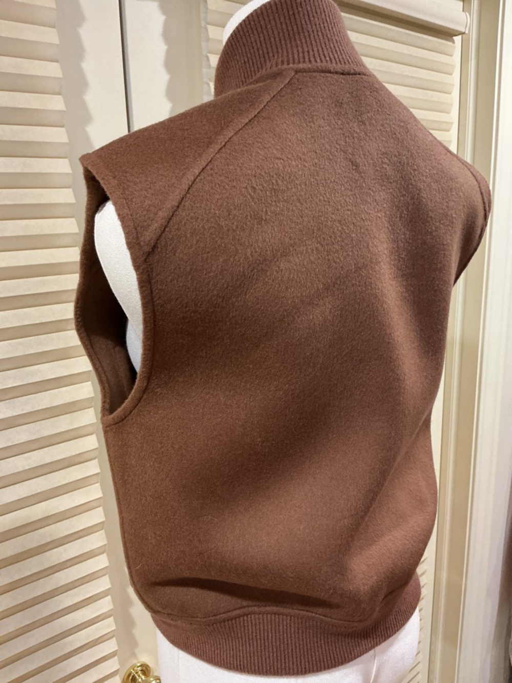NWOT Hermes Brown Cashmere Sleeveless Zip-Up Funnel Neck Vest, Size 36 = S - Picture 8 of 9